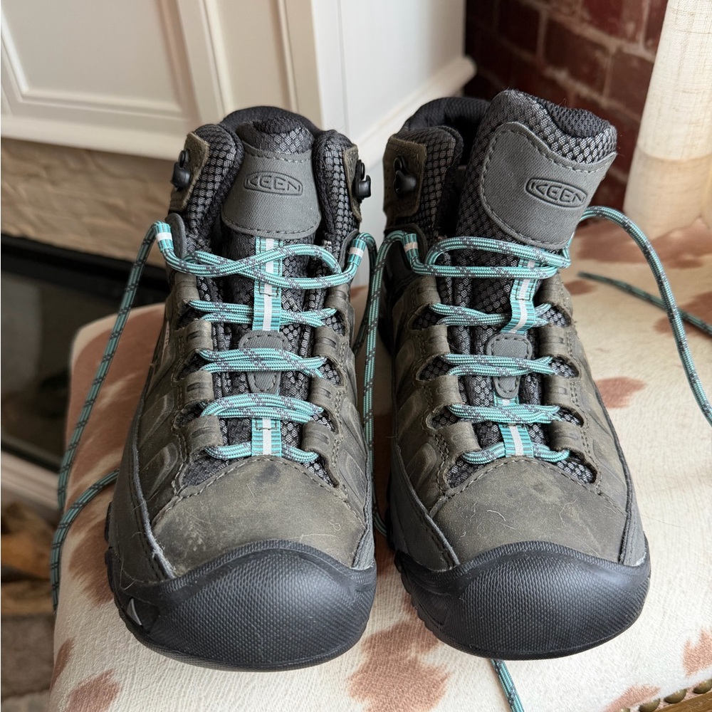 NWOT Keen Black and Teal Outdoor Dry/Waterproof Hiking Boots-sz 6.5